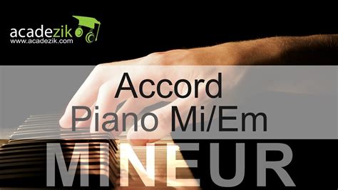 This is not arranged by me, i only responsible for typing this version out. Accord piano Mi mineur - Em chord (vidéo) - YouTube