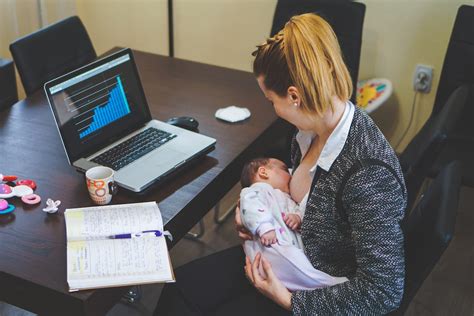 8 Online Breastfeeding Support Groups