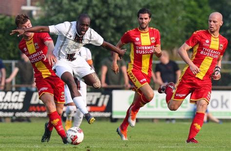 .بزيارة للاعب المنتخب الوطني حسان تمبكتي وذلك في المدينه الطبيه الجامعية بجامعة الملك سعود للاطمئنان عليه فور نهاية مباراة المنتخب الوطني أمام أوزبكستان في ختام. الشباب يتفوق علي غو اهيد ايغلز بثلاثية ودياً - هاي كورة ...