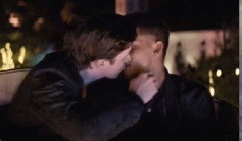 Love Simon Just Won Best Kiss At The Mtv Movie Awards And I Can T Stop Crying