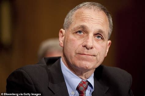 Former Fbi Director Louis Freeh Named On Epstein List For Being Aware Of Bill Clintons Travels