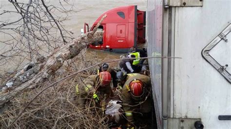 No Serious Injuries When Truck Runs Into Lake Eufaula