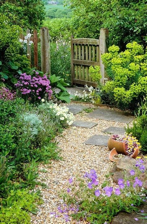 25 Enchantıng Ideas For Cottage Garden Entrances