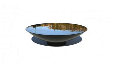 Wasserschale mit kleinem wasserauslauf in einer der gartengestaltungsideen. Attraktive Aluminium-Wasserschale in kühlen Tönen ...