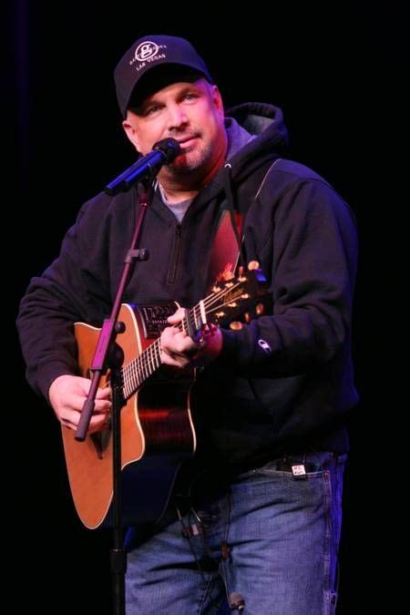 Pin By Colleen Marie Dunn On Music Garth Brooks Garth Country Music