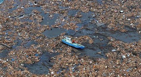 En la campaña para la recolección de plástico y otros materiales contaminantes que se encuentran en la naturaleza han participado unos 50 millones de. El octavo continente es de plástico