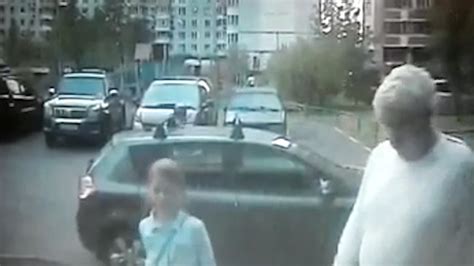 Похищение 9 летней девочки в Москве попало на видео
