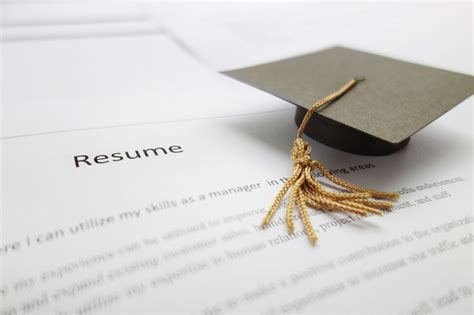 Get the best graduate cv with our perfect graduate cv example. 5 Tips for Writing Your Fresh Graduate Resume | Resume ...