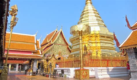 As one of the most popular tourist attractions in chiang mai, the temple receives thousands of visitors each year. Wat Phra That Doi Suthep - Bergtempel Chiang Mai