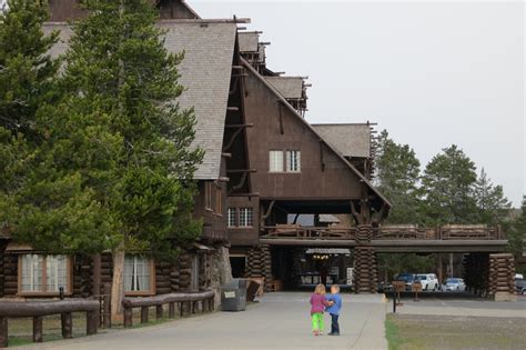 Old Faithful Inn in Yellowstone National Park, Wyoming - Kid-friendly
