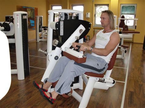 Für den oberarmmuskel bizeps siehe musculus biceps brachii musculus biceps femoris. fit 2.0 - Übung: Beinbeuger sitzend