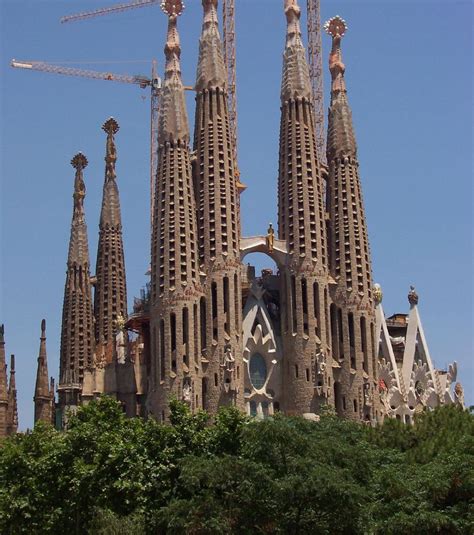 Barcelone s'efforce d'être une ville libre d'obstacles physiques, auditifs et visuels accessible aux personnes ayant une diversité fonctionnelle. Barcelone : la ville de Gaudi
