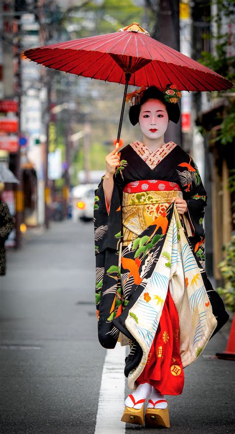 舞妓 maiko 富津愈 tomitsuyu 祇園東 kyoto japan traditional peruvian dress traditional kimono