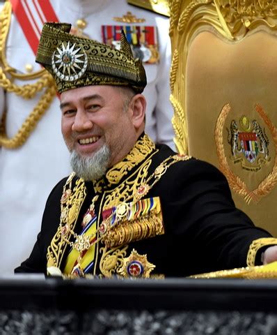 Dalam titah baginda selepas itu, sultan muhammad v mahu supaya ahli parlimen yang dipilih menggalas tugas tugas dan titipan amanah. Agong nasihat anggota Parlimen: "Sila duduk, jangan lari ...