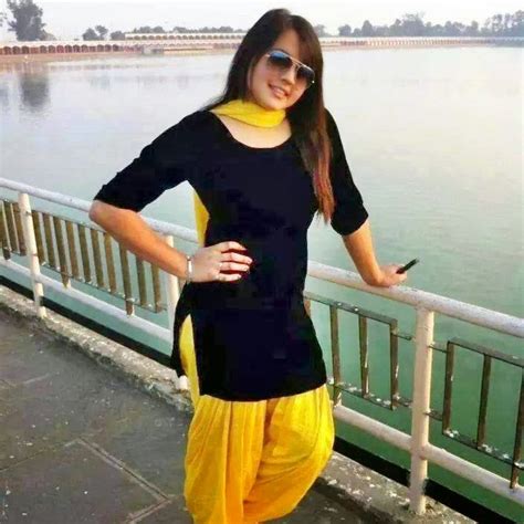 Auntybook Punjabi College Girls Hot Unseen Back Pictures