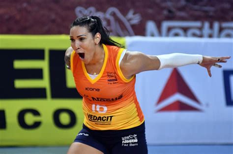 A oposta da seleção brasileira de vôlei comentou o que mudou na sua vida após ser mãe e falou sobre a companhia da filha maria clara na concentração, em saquarema. Em duelo quente de Tandara e Tifanny, Osasco vence Bauru ...