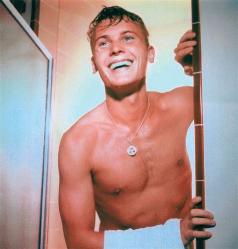 Tab Hunter Confidential The S Idol Discusses Being A Closeted Gay Star