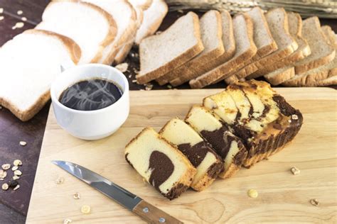 Resepi kek minyak yang kami berikan dalam artikel ini boleh anda cuba untuk juadah minum petang nanti.kalau kebisaan selalu kita buat atau makan kek span,kek marble kali ni kita tukar selera sikit ya. Resepi Kek Minyak Sukatan Cawan - Bonda