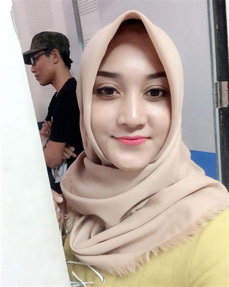 Foto Mahasiswi Aceh Cantik Berjilbab Cantikamagz