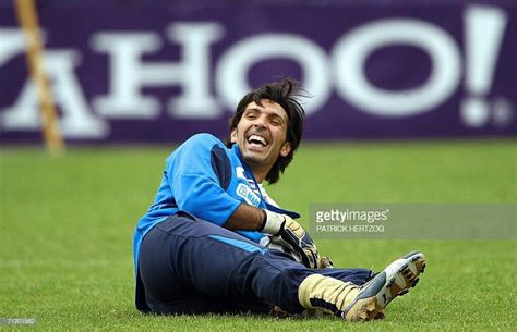 İtalyan asıllı file bekçisi futbol hayatına parma takımı ile adım atmıştır. Gianluigi Buffon | Forever young, Young, Forever