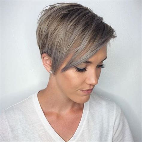 Through all of our handy beauty products, we enhance and improve upon our features that we were born with, and play up the ones that we wish had a bit more prominence. Does short hair make your face look fat? - Perfect short ...