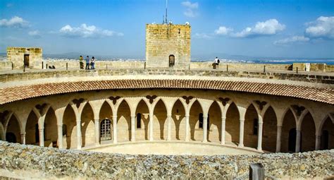 Raúl castillo fans (raulcastillofan) в твиттере. Cómo visitar el castillo de Bellver (Palma Mallorca ...