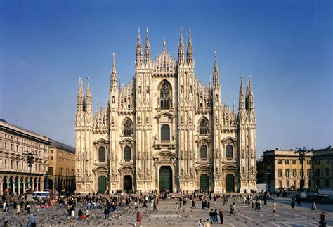 italy milan cathedral duomo di milano milan lombardy it s located in the piazza del duomo