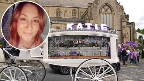 Katie Kenyon Funeral Mourners In Burnley Wear Purple To Say Goodbye To