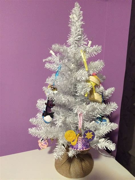The most common decorate disney material is paper. Disney decorated little tree. #CountdownToChristmas # ...