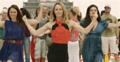 photos video vanessa paradis un flashmob avec 250 filles au trocadéro premiere fr