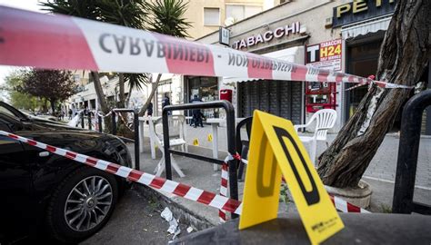 Spari Contro Una Famiglia In Un Bar Di Santanastasia Napoli Bimba