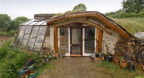 Building, creating and living more ecologically. Radical Ruralities. Intentional communities for a better ...