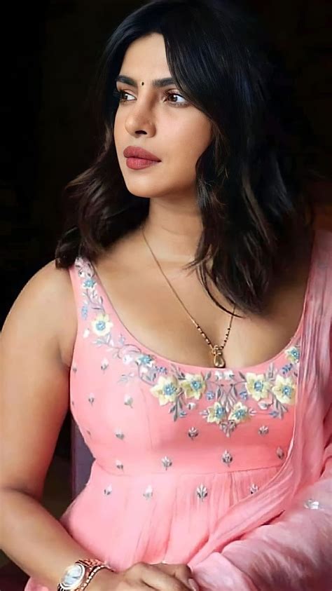 Priyanka Chopra Bollywood Actress Saree Beauty Hd Phone Wallpaper