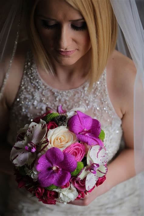 free picture bride pretty girl blonde hair wedding dress wedding bouquet veil lips skin