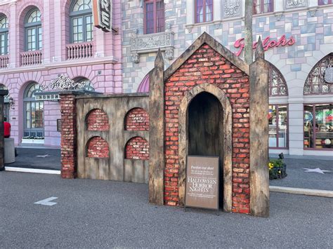 First Halloween Horror Nights Scare Zone Sets Installed At Universal