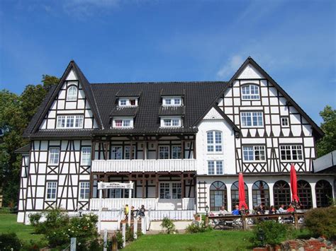 In unserem, inseltypisch reetgedeckten, ferienhaus im norden der insel hiddensee im kleinen künstlerort der insel, kloster, heißen wir sie in drei gemütlichen ferienwohnungen herzlich willkommen. Hotel Hiddensee Hitthim (Deutschland Kloster) - Booking.com