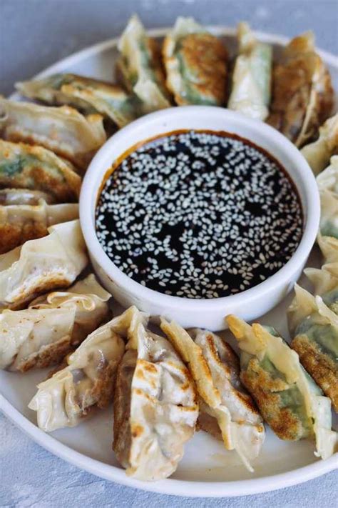 Man kann auch gyoza auf vorrat zubereiten, einfach die gyoza nach dem formen im gefrierfach. Japanese gyoza | Rezept | Rezeptideen, Rezepte, Leckeres essen