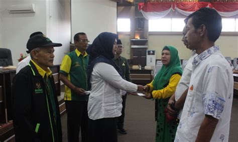 Di indonesia, zakat mal identik dengan zakat harta penghasilan dari profesi atau gaji; Terkat Mata Kuliah Pendidikan Pancasila dan PKn, UNP Akan ...