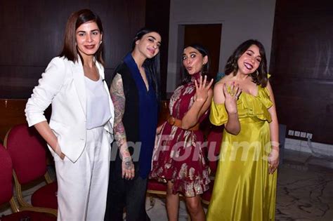 Do you want to get abs? Kirti Kulhari, Bani J, Sayani Gupta, Maanvi Gagroo snapped ...