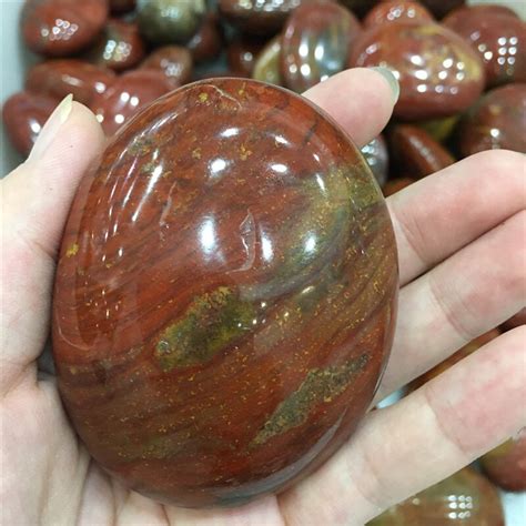 1pcs Natural Red Jade Stone Quartz Healing Crystals Palm Stone For