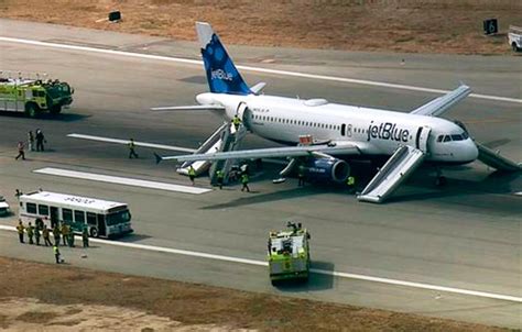 Jetblue Plane Diverted Passengers Evacuated After Engine Trouble Ctv