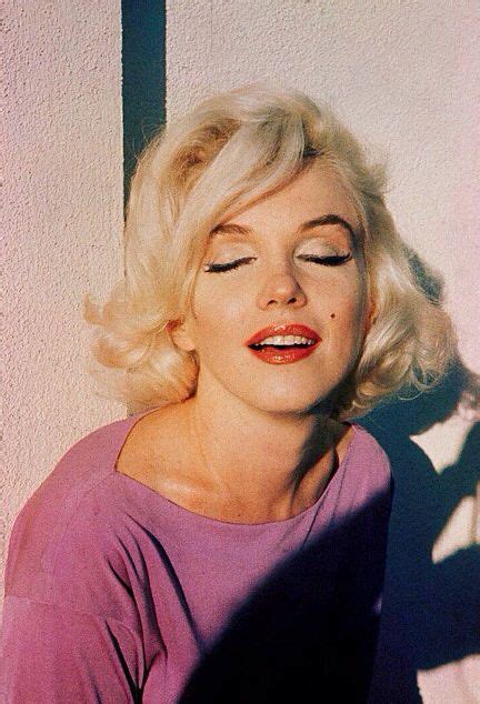 Fun Shot Of Marilyn In Pink Divas Fotos Marilyn Monroe Actrices Hollywood Norma Jeane Sex