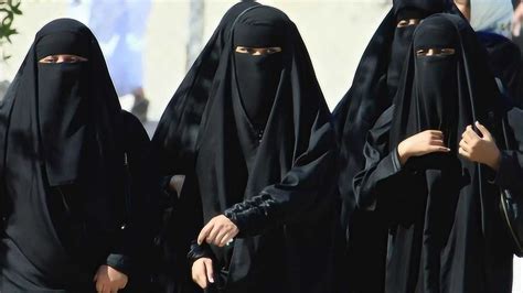 阿拉伯女人究竟有什么秘密？白天穿着黑纱，晚上却是另一个模样腾讯视频