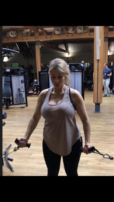 Busty At The Gym R 2busty2hide
