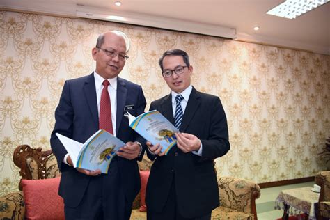 Ketua hakim negara tun raus sharif dan presiden mahkamah rayuan tan sri zulkefli ahmad makinudin meletakkan jawatan. Ketua Hakim Negara dahului senarai penerima darjah ...
