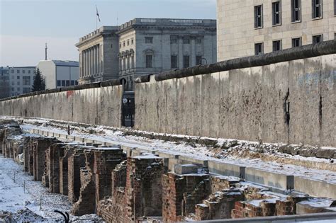 3qs The Fall Of The Berlin Wall 25 Years Later News Northeastern