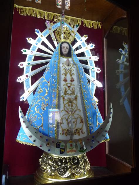 La historia de la patrona de la argentina. Heráldica en la Argentina: Escudos al pie de la Virgen de ...
