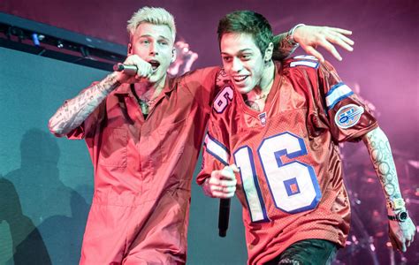 As previously reported by the inquisitr, machine gun kelly wasn't the only one to rush to pete's side after his scary online message. Watch Machine Gun Kelly and Pete Davidson star in 'Big ...