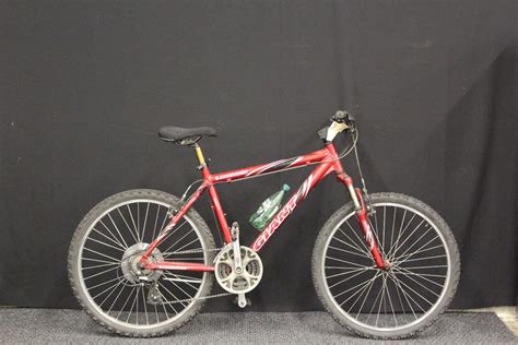 Red Giant Boulder Se 21 Speed Front Suspension Mountain Bike Able