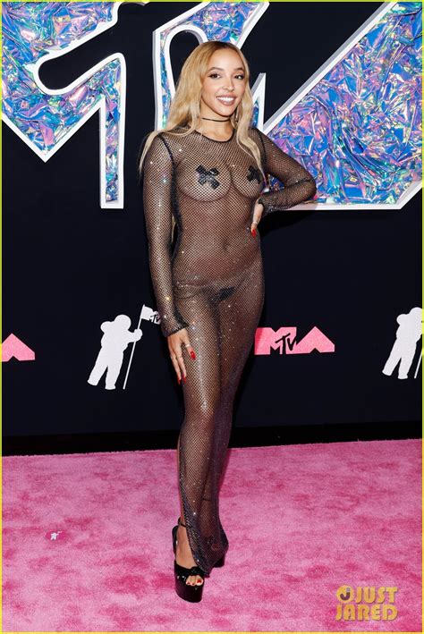 Tinashe Wears Most Daring Look Yet Goes Nearly Naked On Mtv Vmas